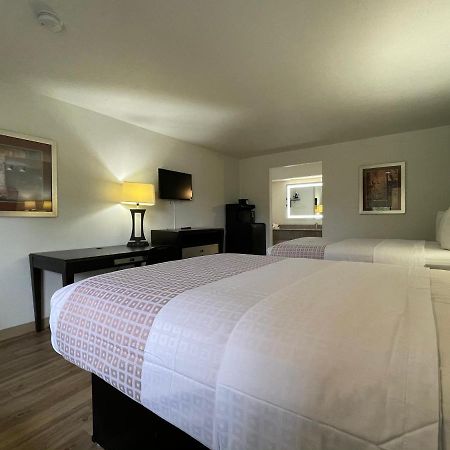 Tricove Inn & Suites Jacksonville Bagian luar foto