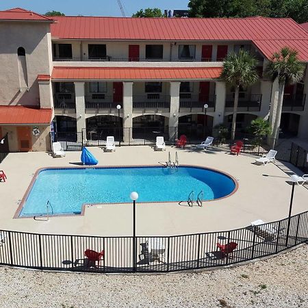 Tricove Inn & Suites Jacksonville Bagian luar foto
