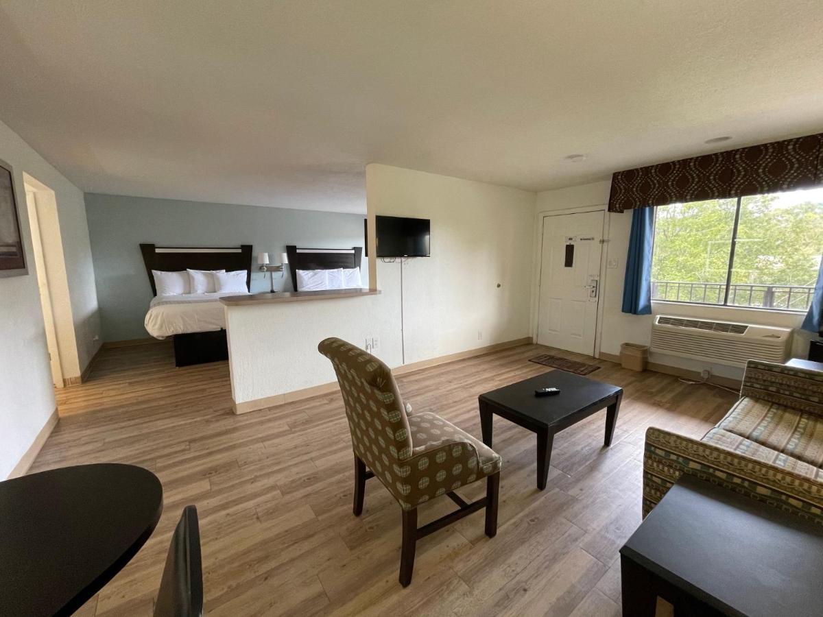 Tricove Inn & Suites Jacksonville Bagian luar foto